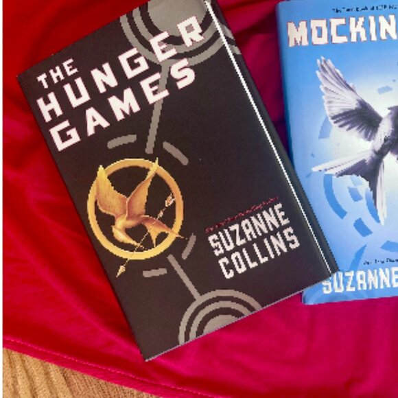 Set of 3 - Full Set - BRAND NEW! - The Hunger Games Trilogy - Picture 4 of 4